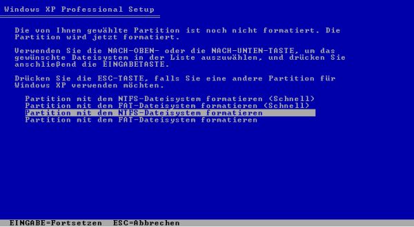 Windows XP installation: Choosing the NTFS filesystem to format the Windows partition